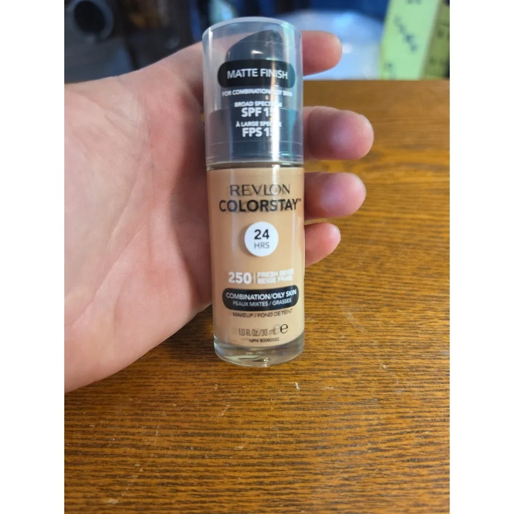 Revlon ColorStay Matte Finish Makeup Combination/Oily Skin #250 Fresh Beige
